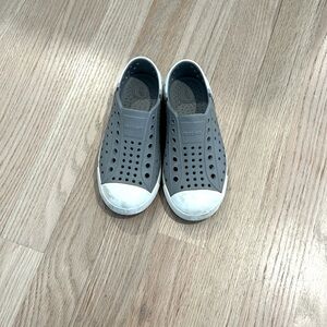 Native kids shoes, size C11 (toddler)